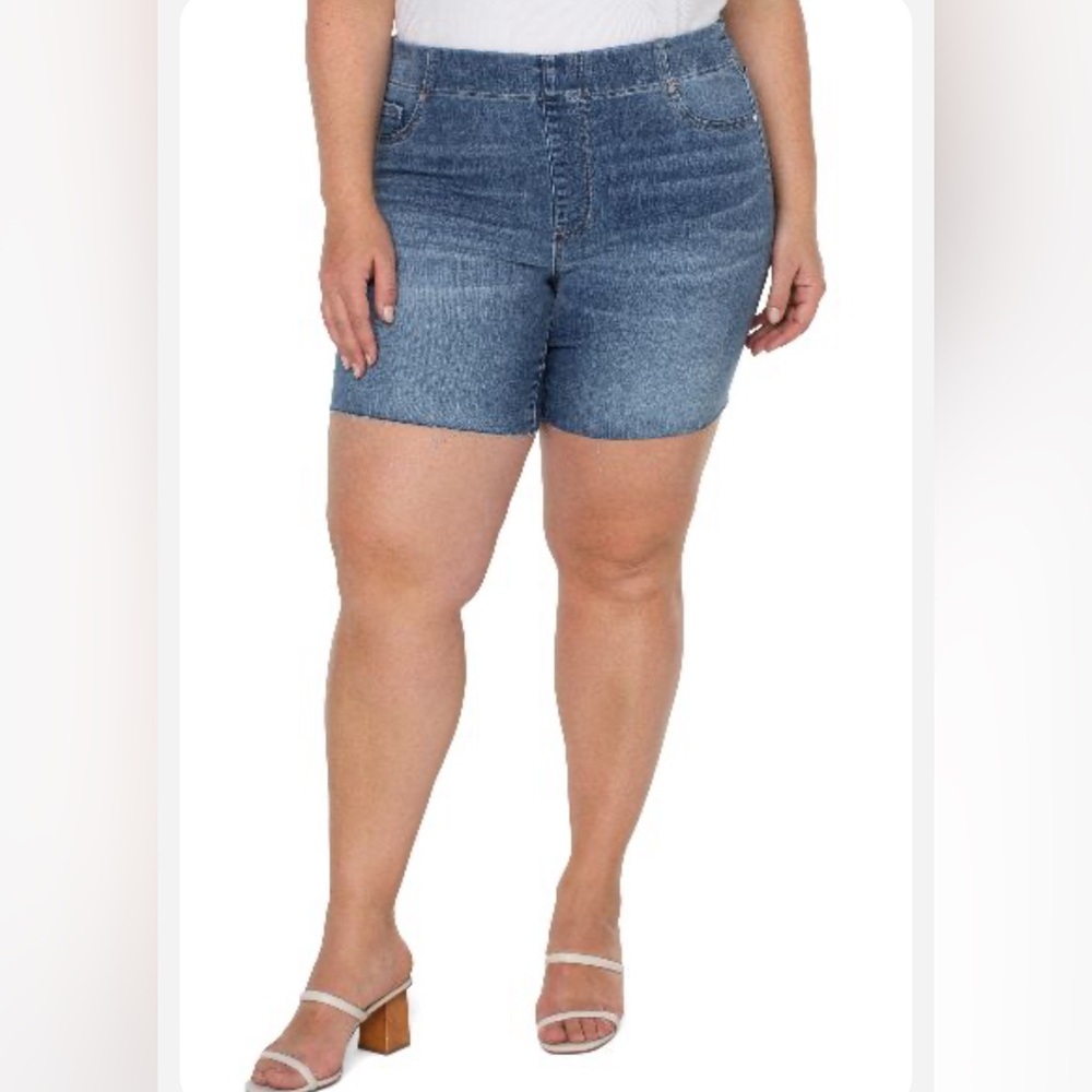 Liverpool Frayed Hem Stretch Chloe Bermuda Pull-on Jean Shorts Plus Size 20W